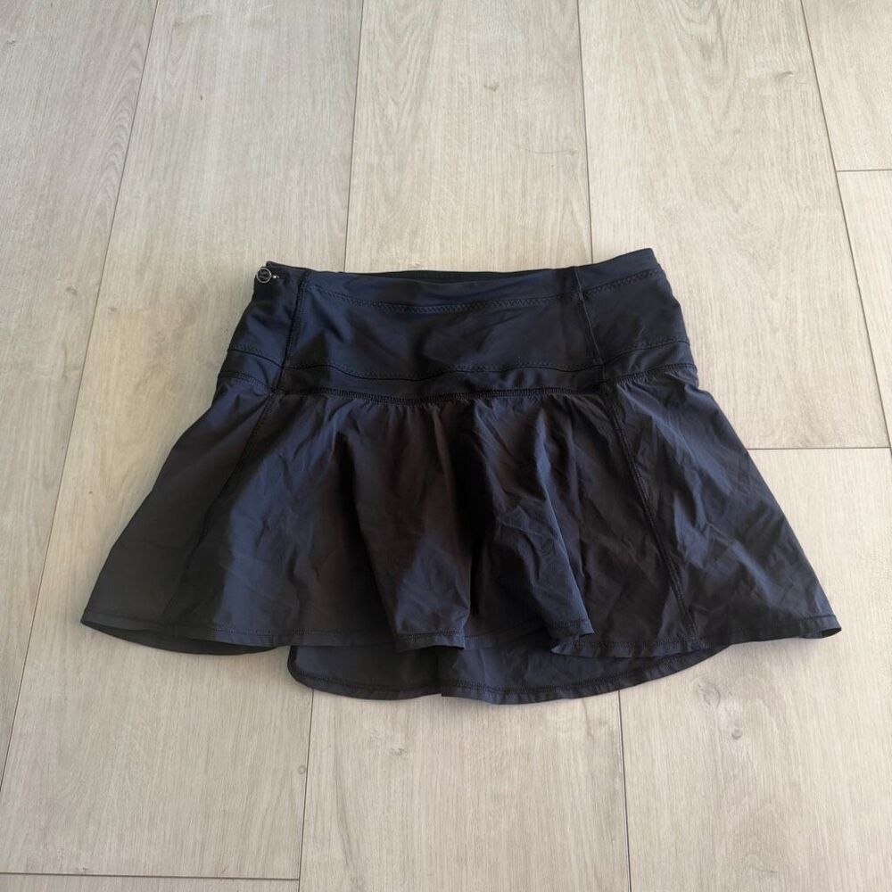 Lululemon women’s black skirt size 6